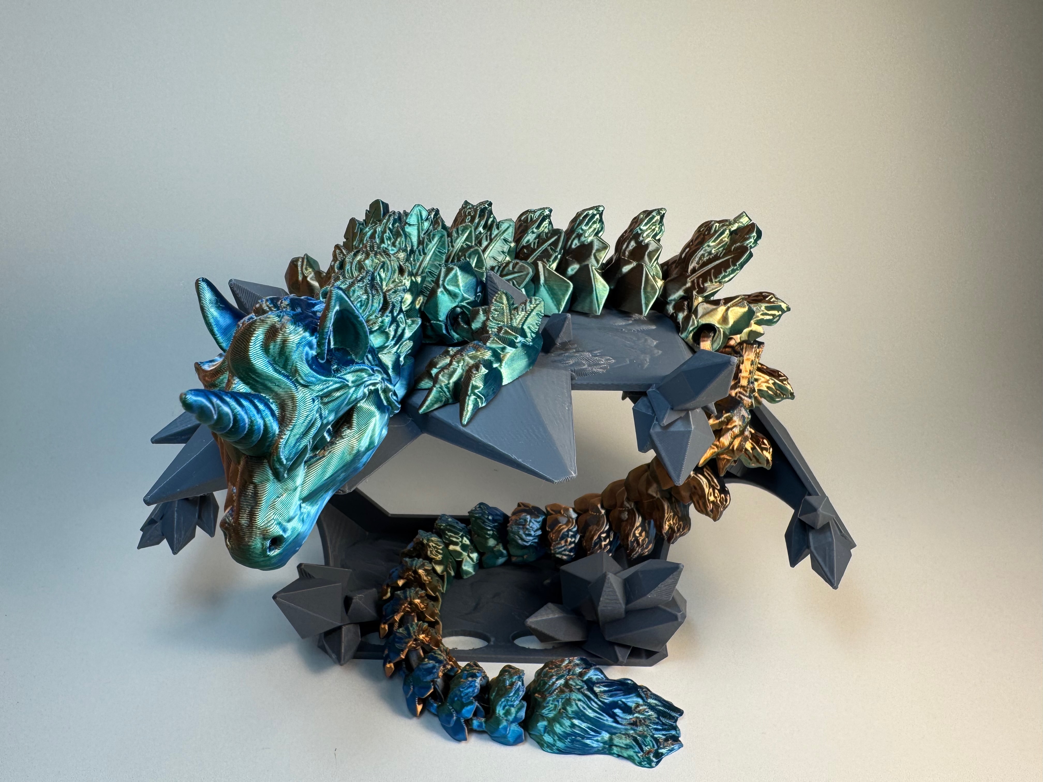 Der schimmernde Einhorn-Drache – Bewegliche 3D-Deko in magischem Farbspiel - groß
