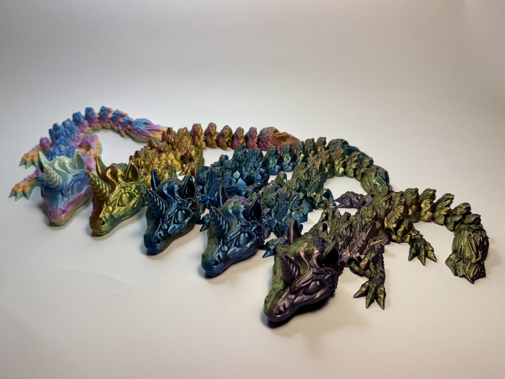 Der schimmernde Einhorn-Drache – Bewegliche 3D-Deko in magischem Farbspiel - klein