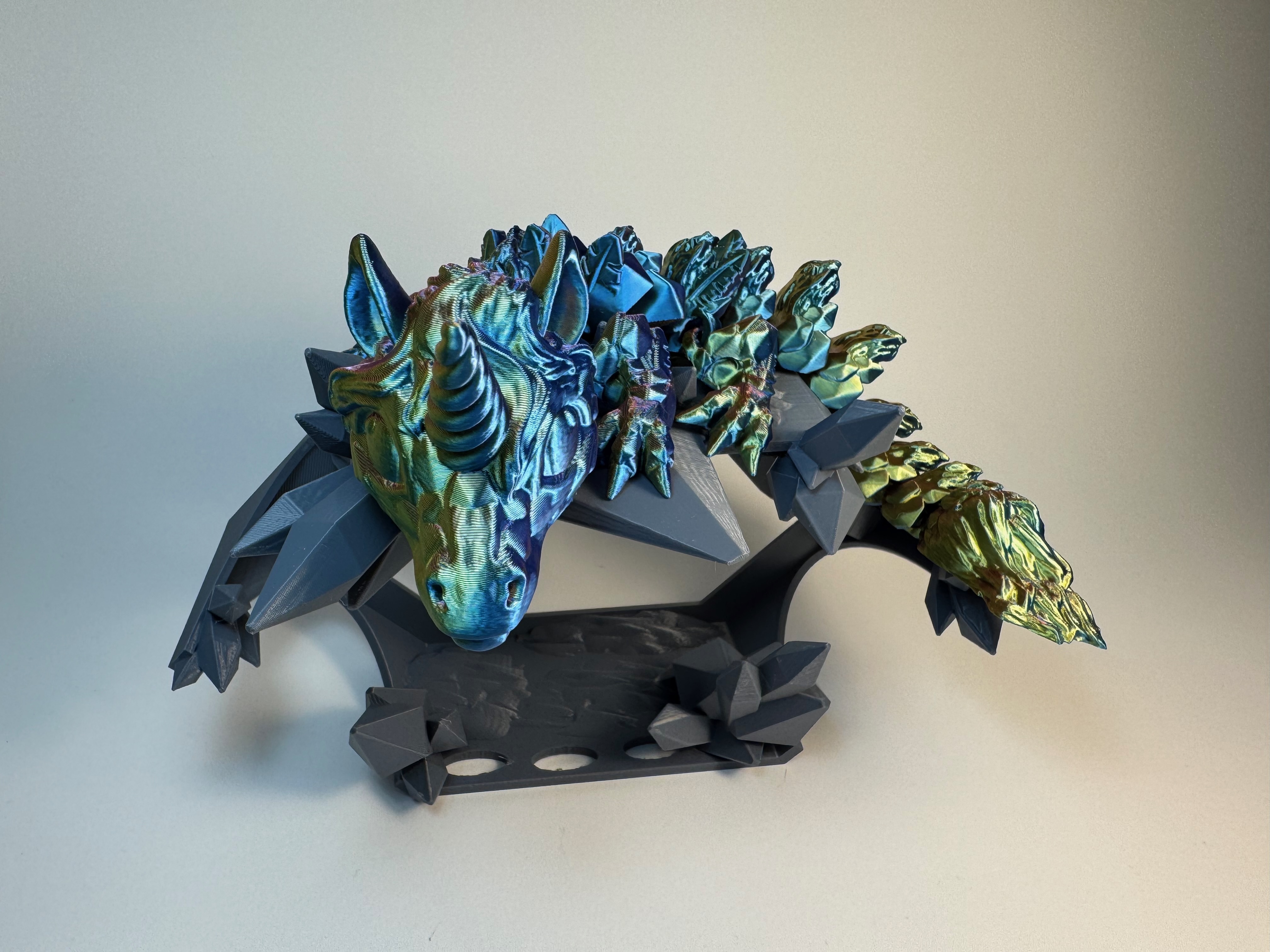 Der schimmernde Einhorn-Drache – Bewegliche 3D-Deko in magischem Farbspiel - klein