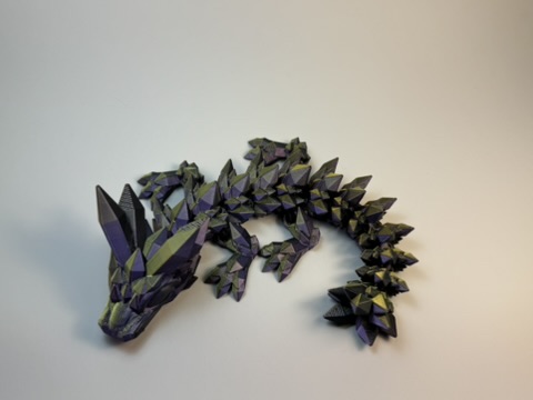 Der mystisch schimmernde Kristall-Drache – Bewegliche 3D-Deko in magischem Farbspiel - klein
