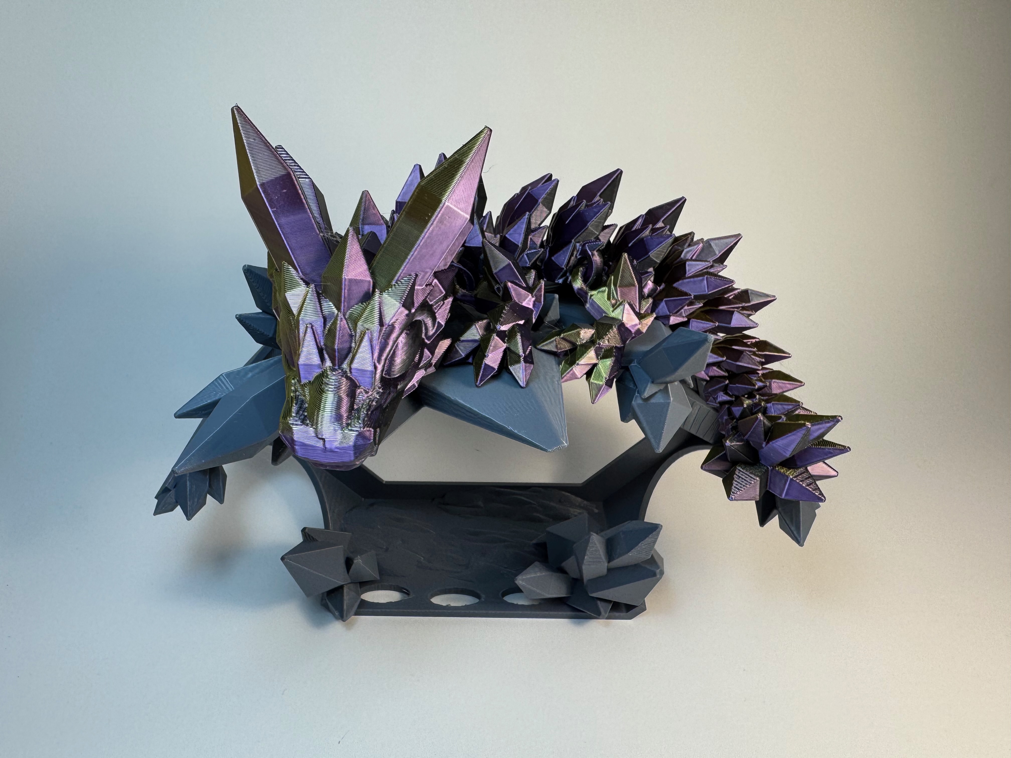 Der mystisch schimmernde Kristall-Drache – Bewegliche 3D-Deko in magischem Farbspiel - klein