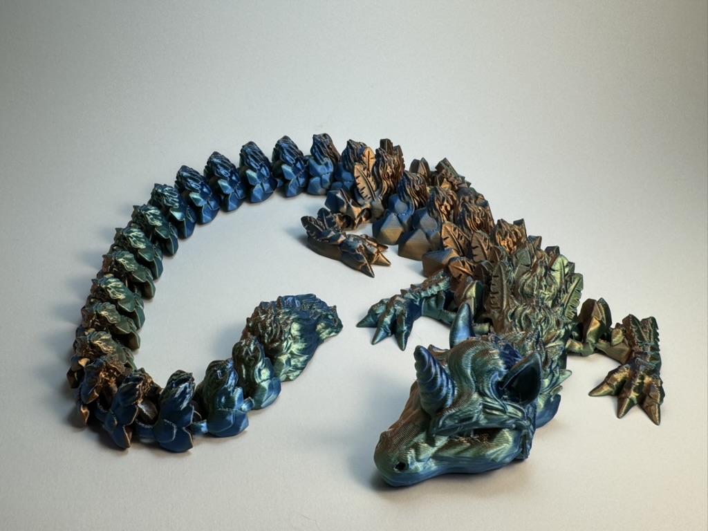 Der schimmernde Einhorn-Drache – Bewegliche 3D-Deko in magischem Farbspiel - groß