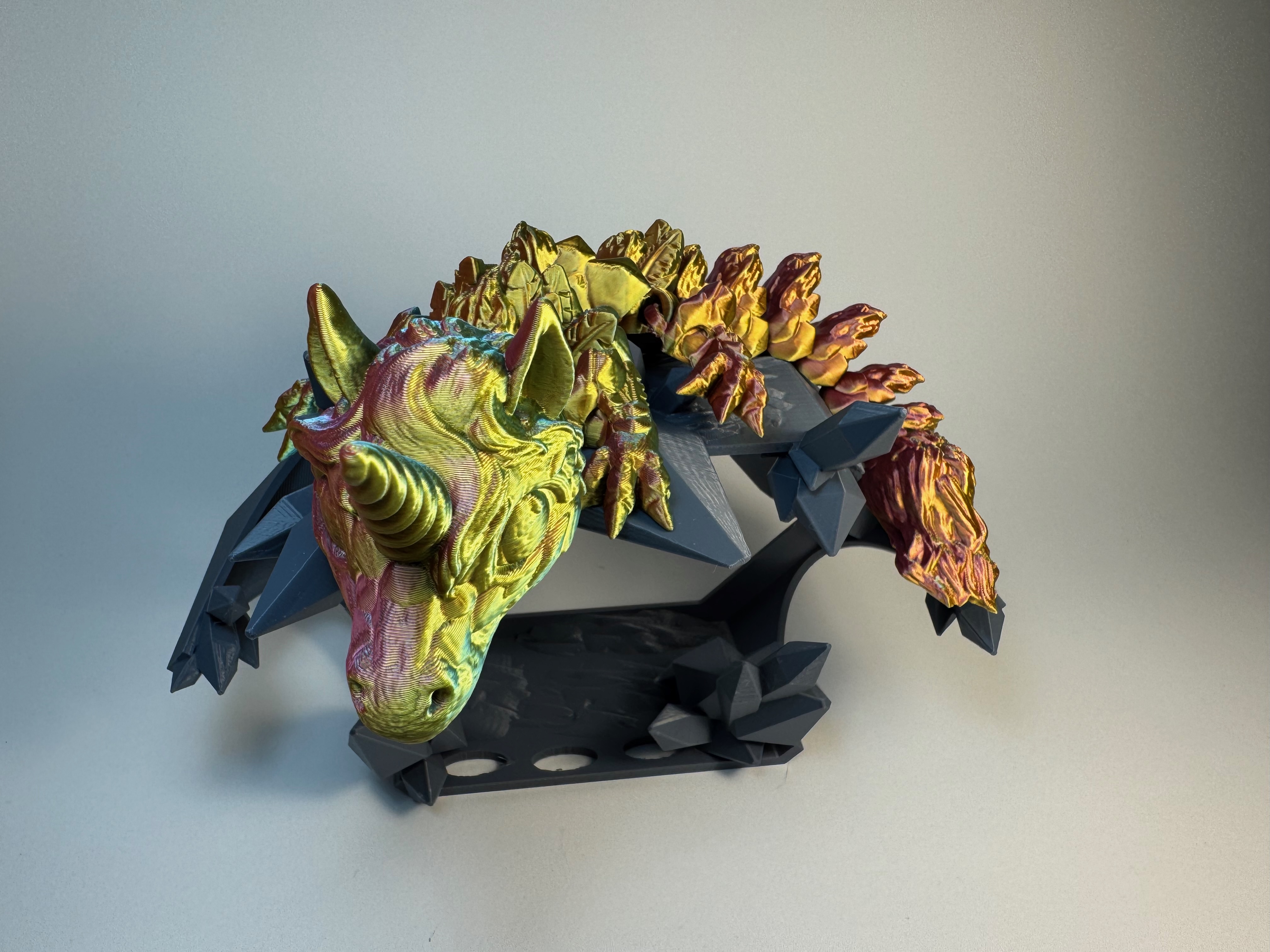 Der schimmernde Einhorn-Drache – Bewegliche 3D-Deko in magischem Farbspiel - klein