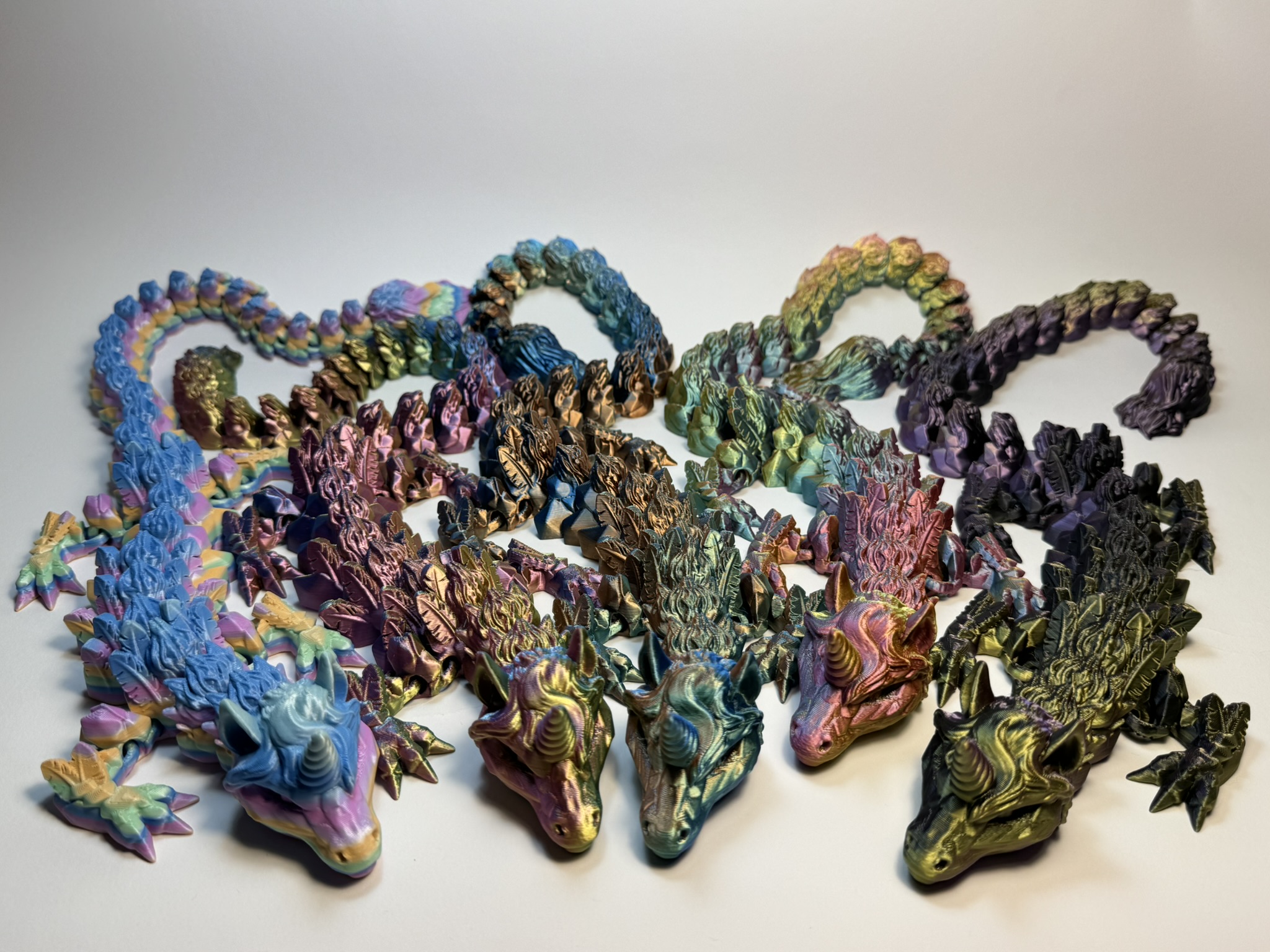 Der schimmernde Einhorn-Drache – Bewegliche 3D-Deko in magischem Farbspiel - groß